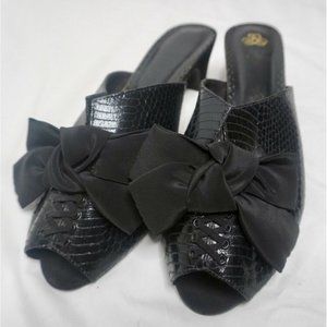 Vintage J. Reneé Black snake skin mules